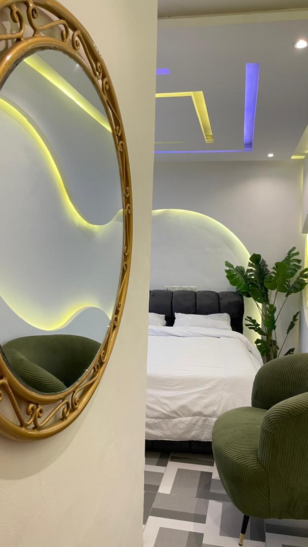 Salle de bain moderne du studio